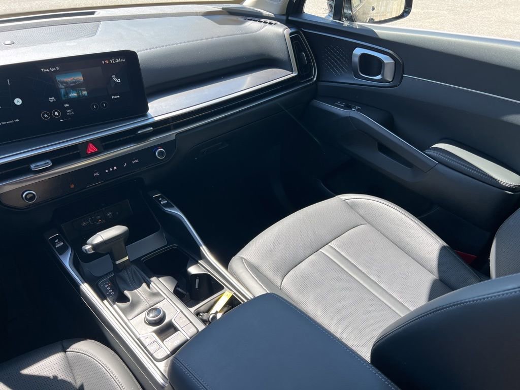 Certified 2025 Kia Sorento EX w/ Panoramic Sunroof Package image 24