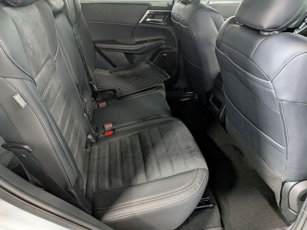 Used 2025 Mitsubishi Outlander Trail Edition image 29