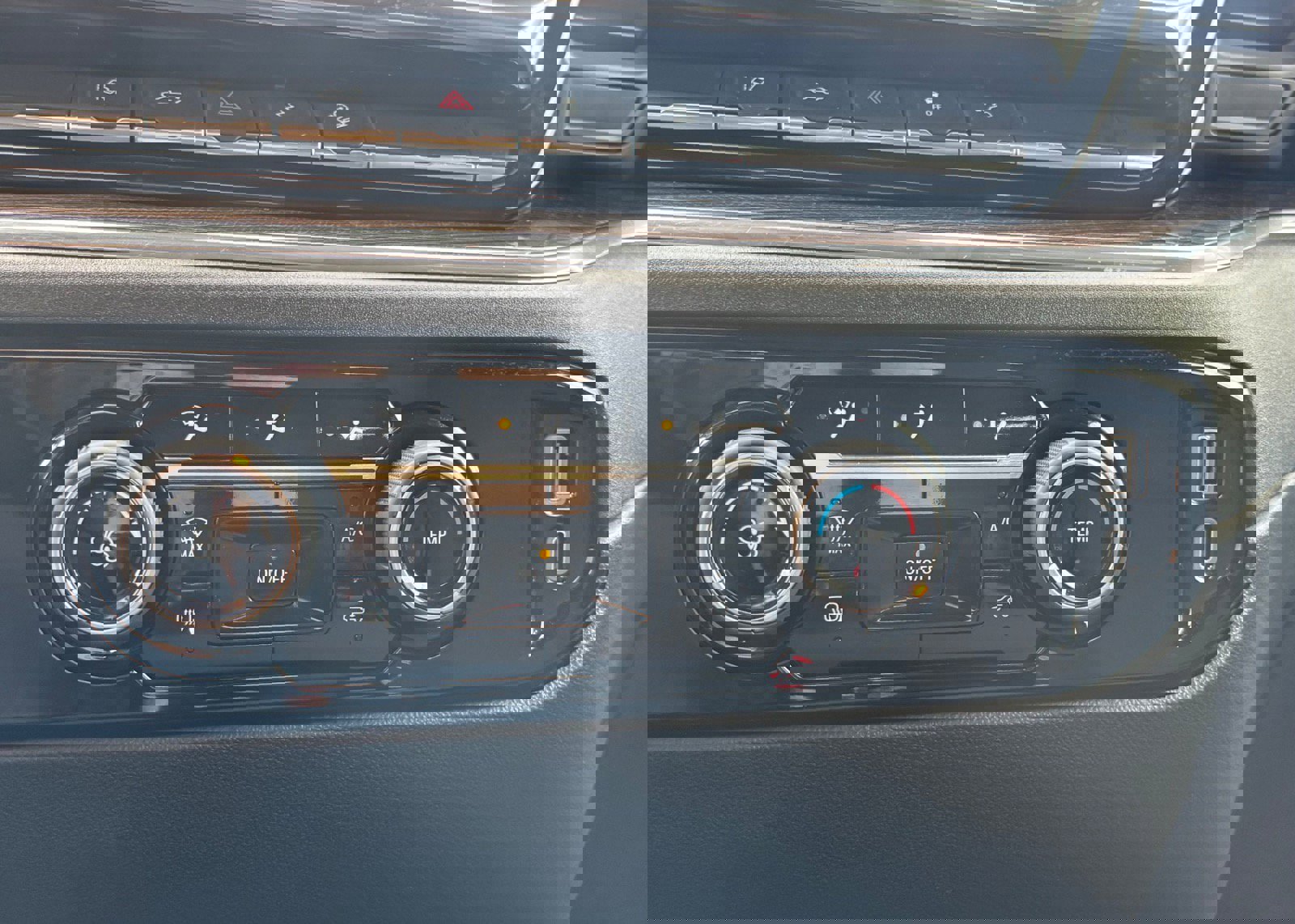 Used 2024 Chevrolet Silverado 2500 LT w/ Z71 Off-Road Package image 45