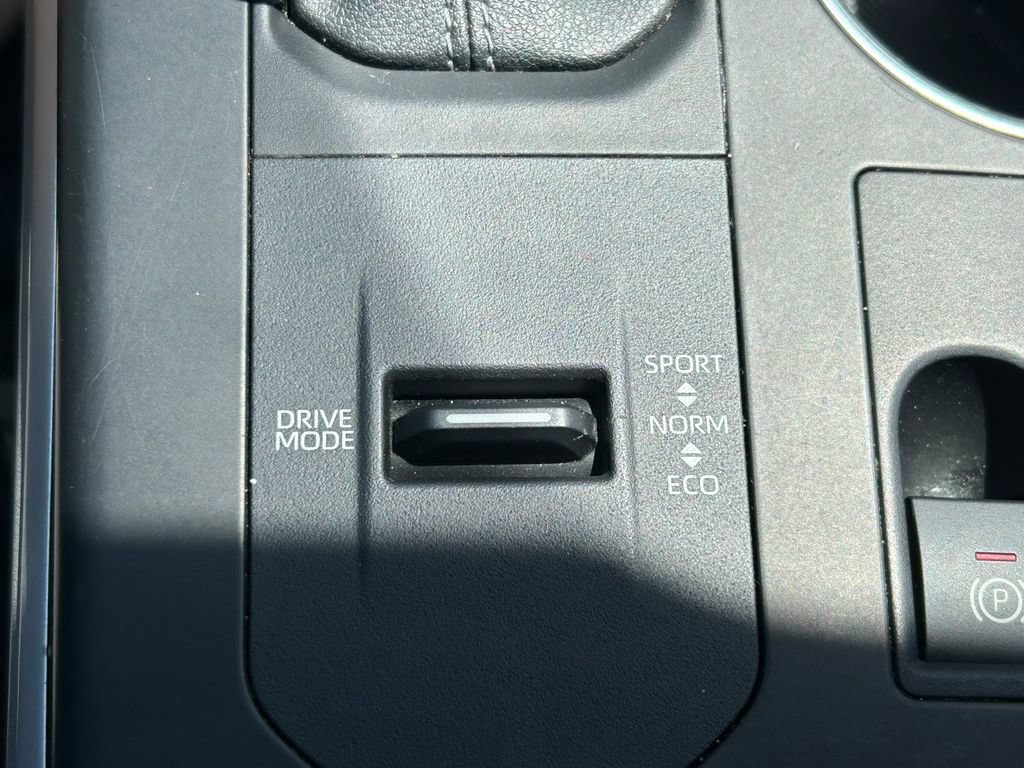 Used 2023 Toyota Highlander XLE FWD image 30