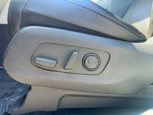 Used 2023 Kia Carnival LX FWD image 12