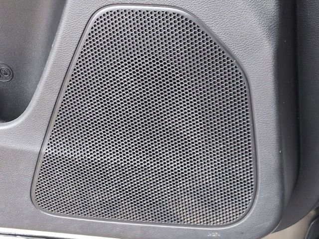 Certified 2019 Jeep Cherokee Latitude Plus w/ Cold Weather Group image 16