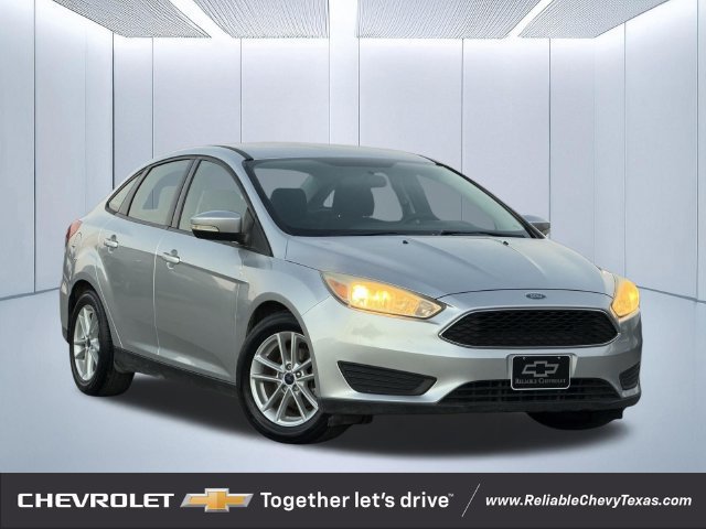 Used 2017 Ford Focus SE FWD image 1