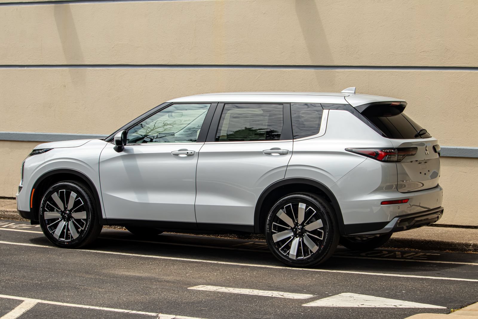 New 2026 Mitsubishi Outlander SE AWD/4WD image 6