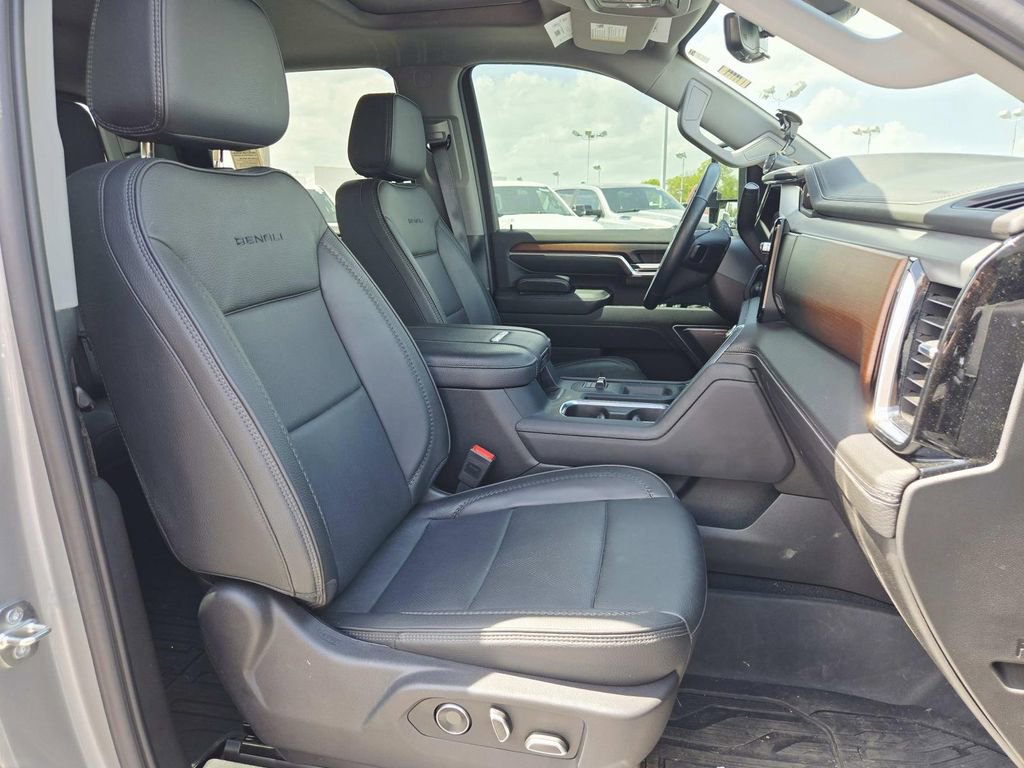Used 2024 GMC Sierra 3500 Denali w/ Denali Reserve Package AWD/4WD image 15