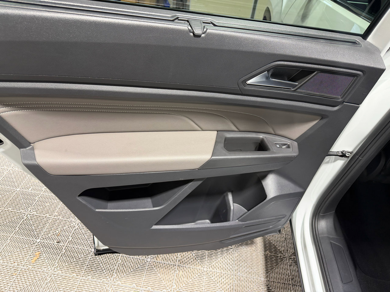 Used 2022 Volkswagen Atlas SE w/ Black Wheel Package image 22