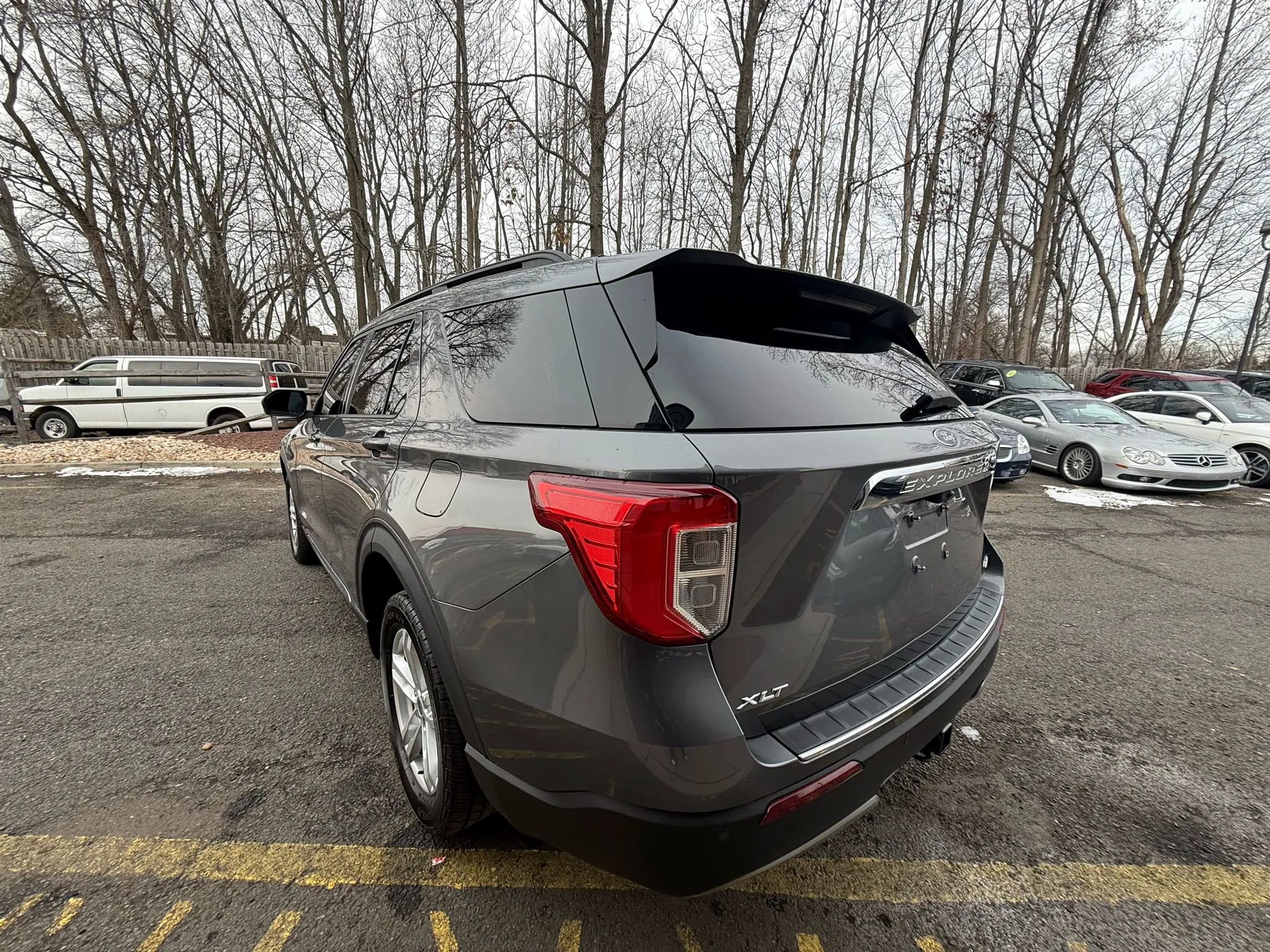 Used 2021 Ford Explorer XLT w/ Equipment Group 202A image 4