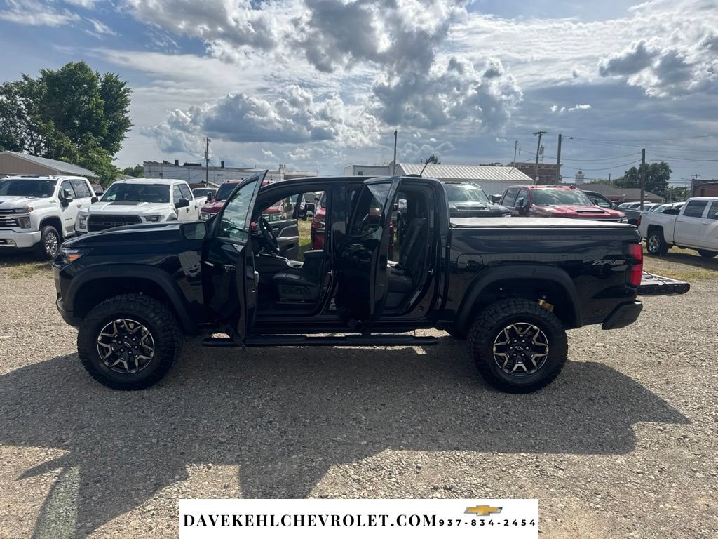Used 2025 Chevrolet Colorado ZR2 w/ Technology Package AWD/4WD image 32