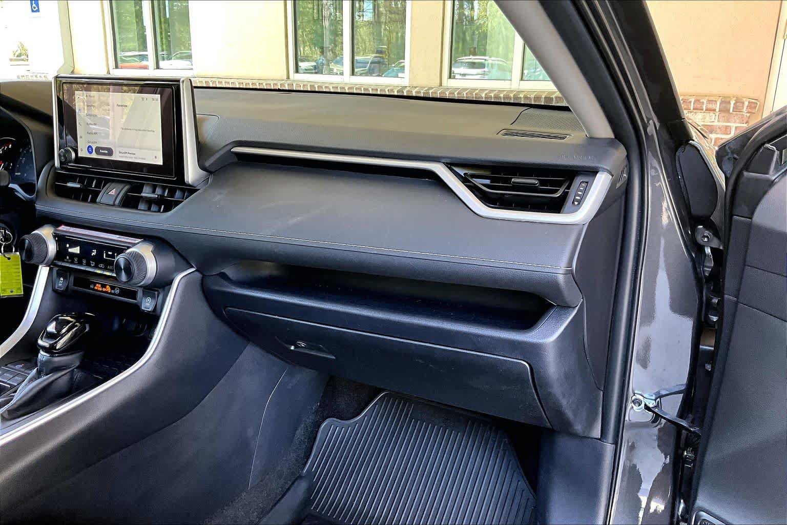 Certified 2025 Toyota RAV4 LE FWD image 31