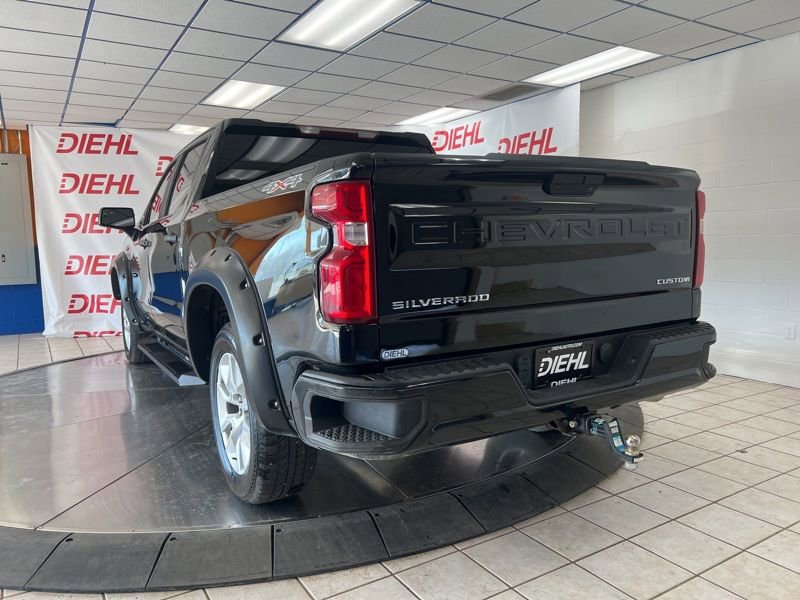 Used 2019 Chevrolet Silverado 1500 Custom w/ Custom Value Package AWD/4WD image 3