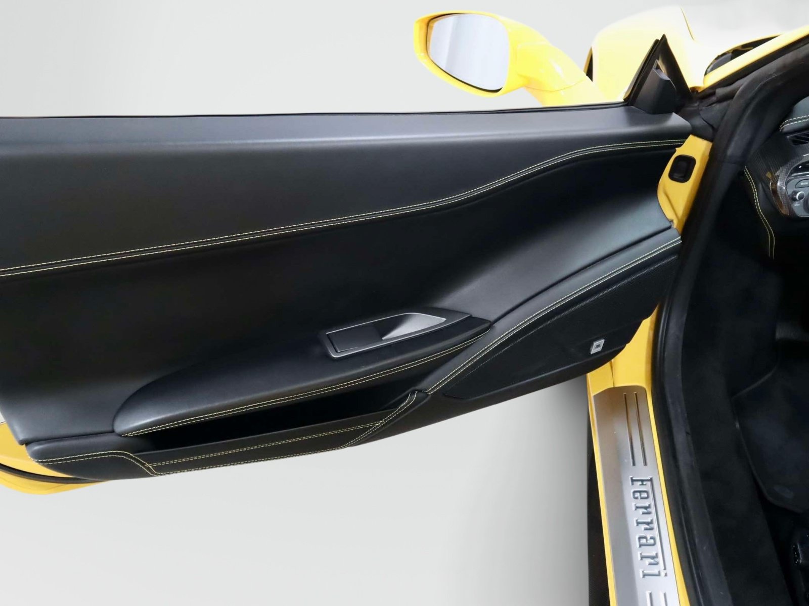 Used 2013 Ferrari 458 Spider RWD image 21