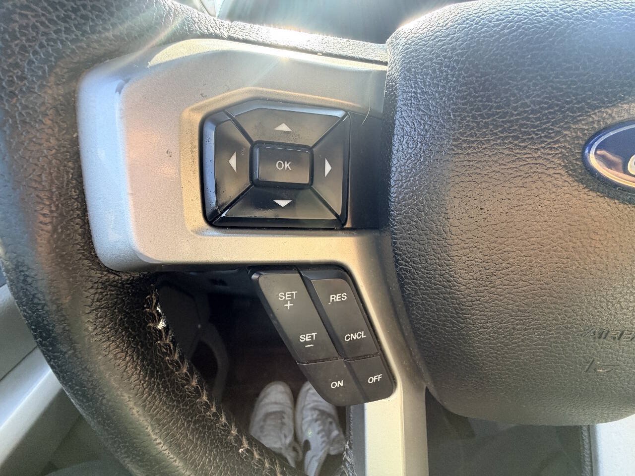 Used 2015 Ford F150 Lariat w/ Equipment Group 502A Luxury AWD/4WD image 9