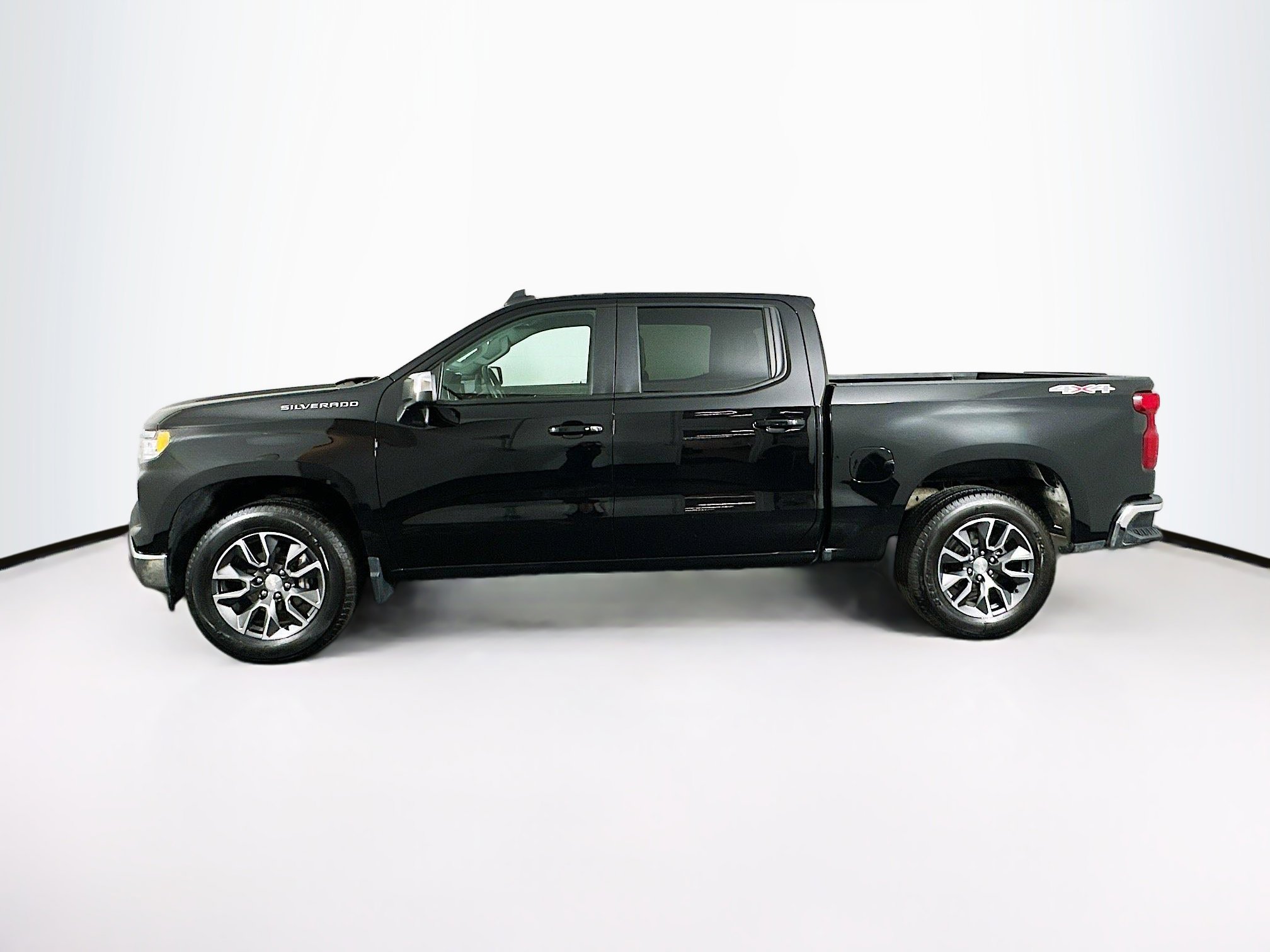 Used 2022 Chevrolet Silverado 1500 LT image 4