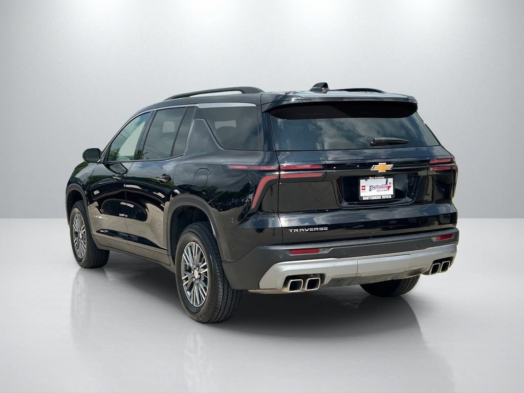 Used 2025 Chevrolet Traverse LT FWD image 7