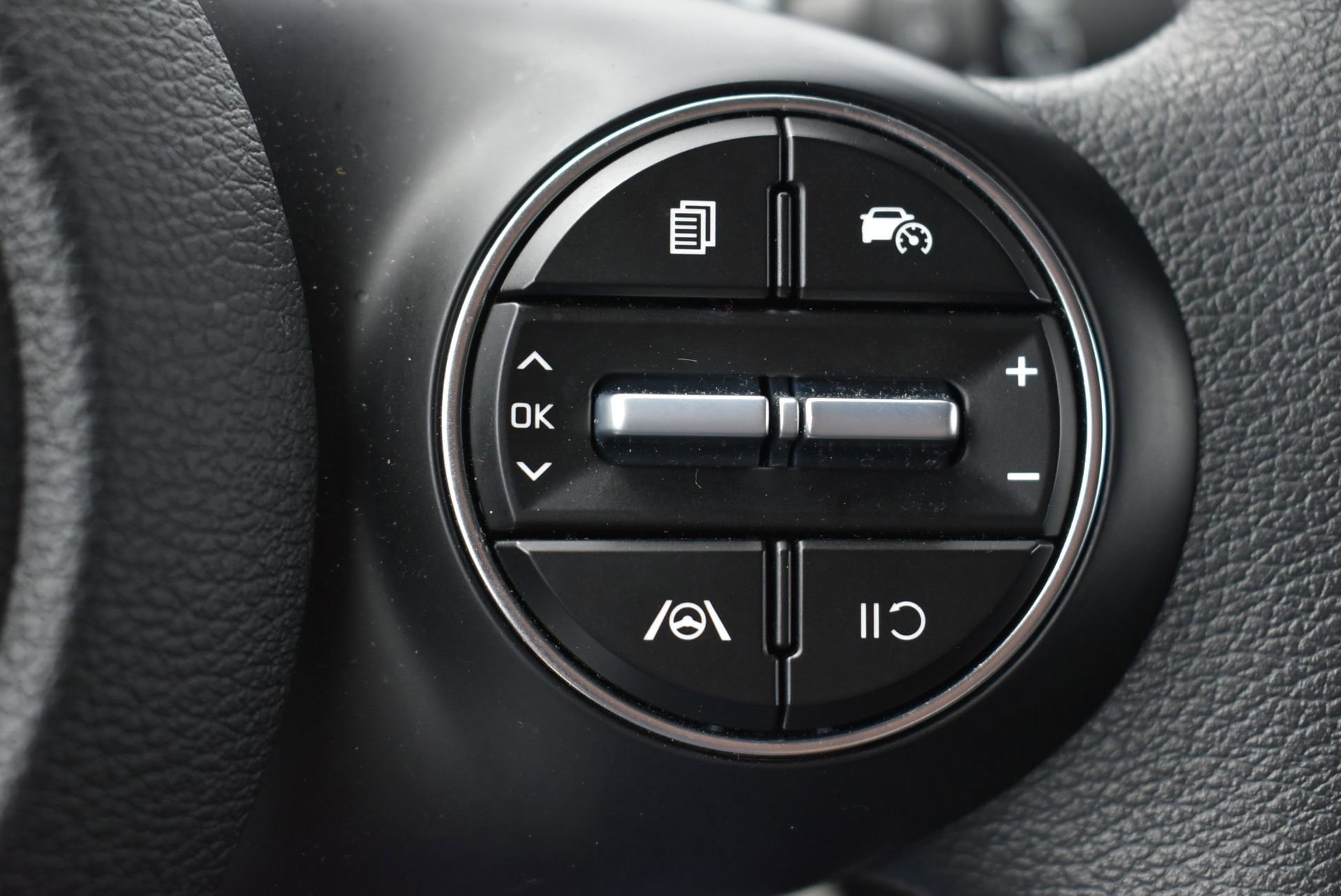 Used 2025 Kia Soul LX w/ LX Technology Package FWD image 20