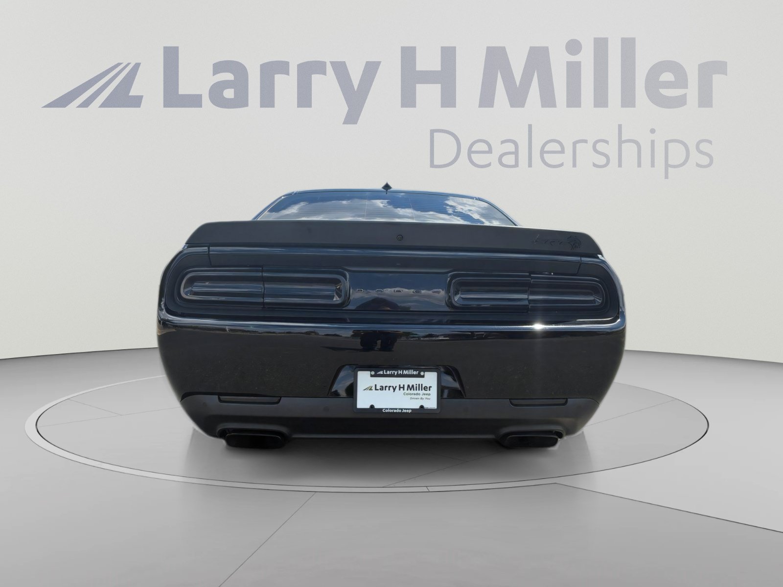 Used 2016 Dodge Challenger SRT Hellcat RWD image 4
