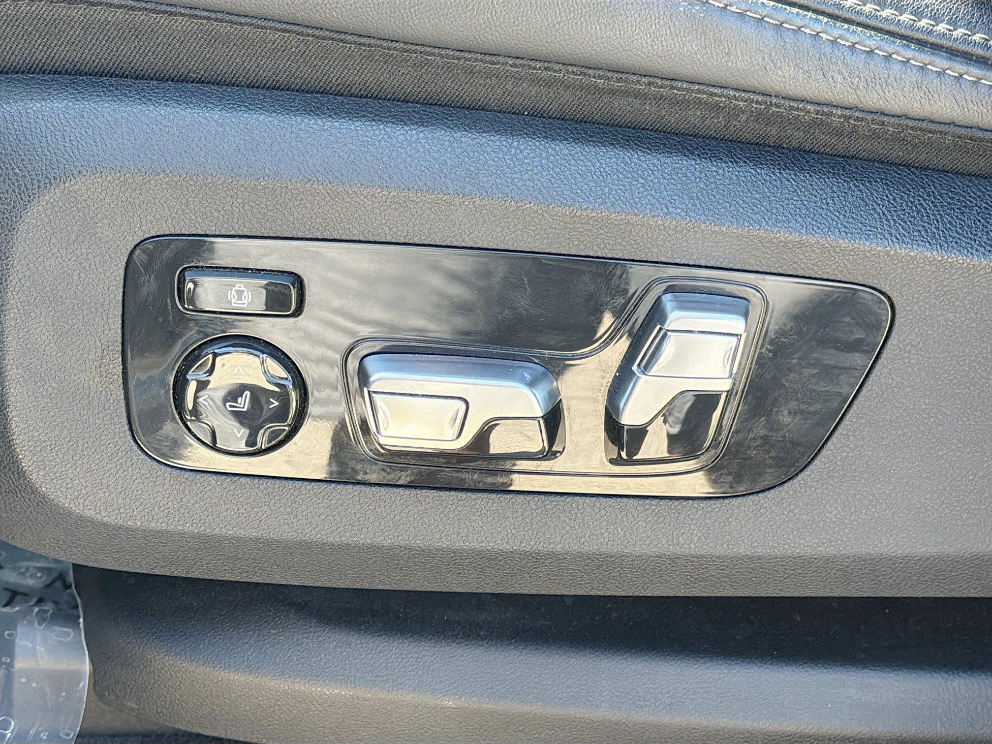 Used 2024 BMW X5 sDrive40i w/ Premium Package image 24