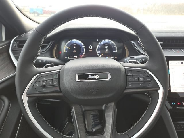 New 2026 Jeep Grand Cherokee Limited w/ Limited Altitude Package AWD/4WD image 17