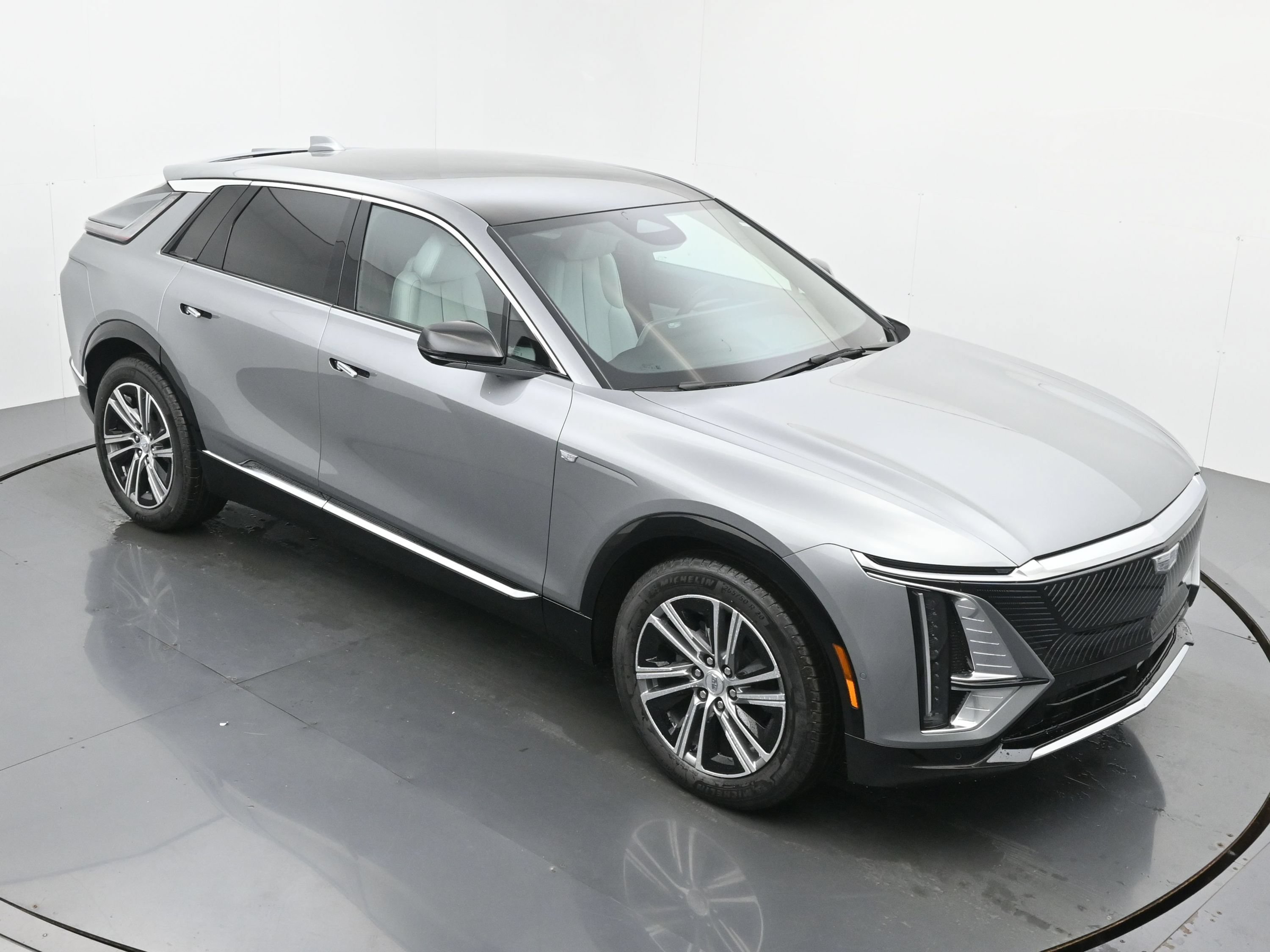 New 2026 Cadillac Lyriq Luxury w/ LPO, Floor Liner Package AWD/4WD image 29