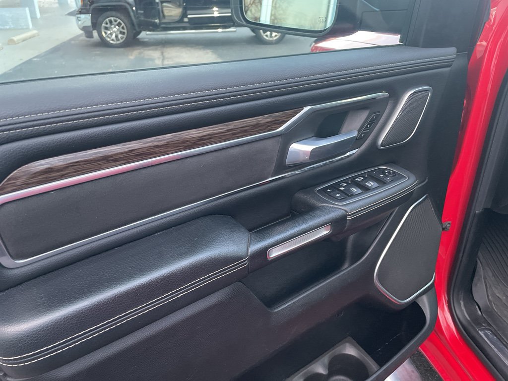 Used 2019 RAM 1500 Laramie AWD/4WD image 11