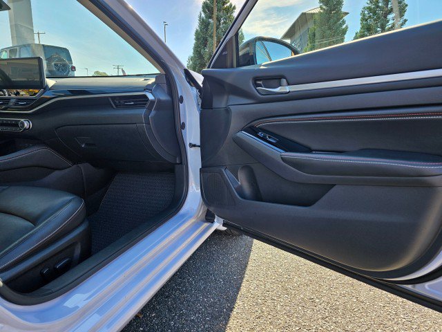 Used 2023 Nissan Altima 2.5 SR w/ SR Premium Package FWD image 12