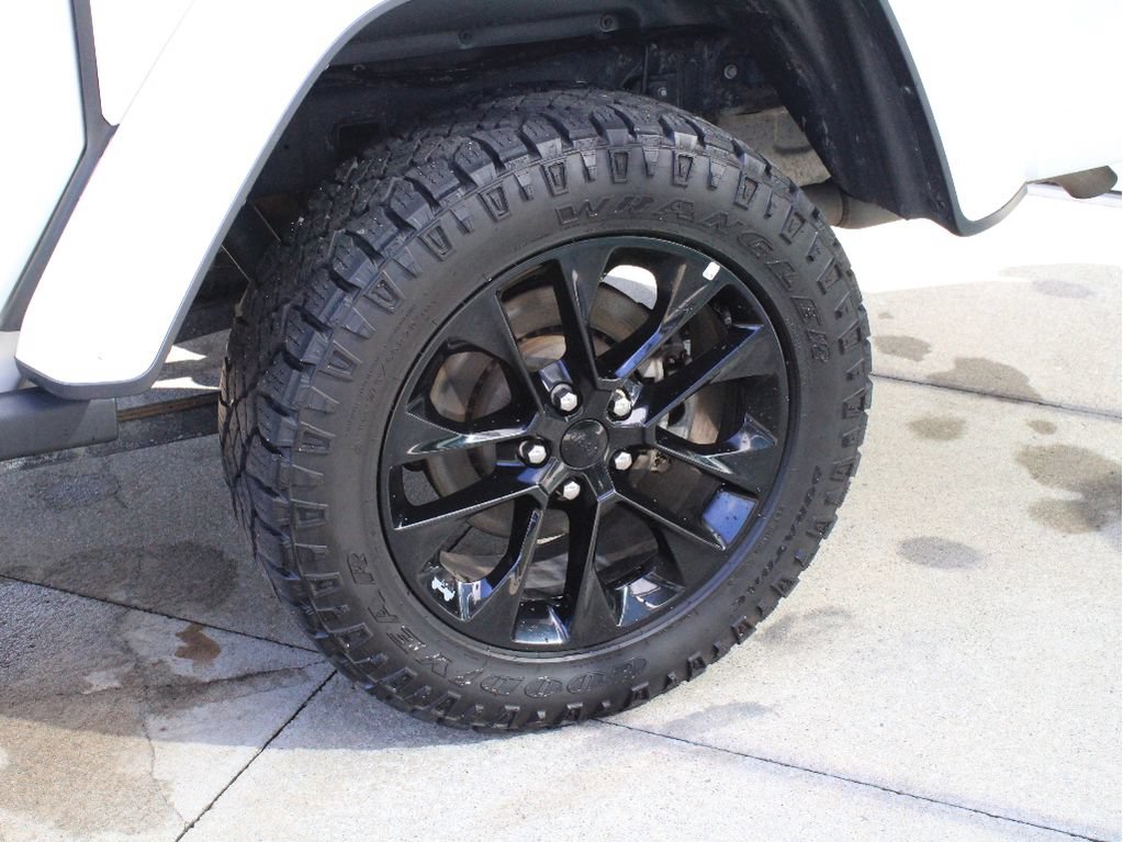 Used 2023 Jeep Gladiator Overland AWD/4WD image 39
