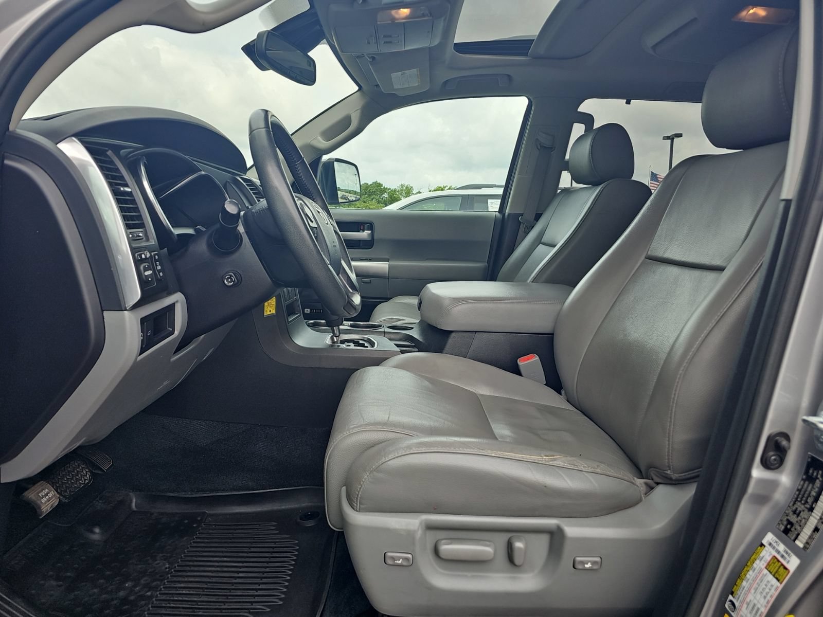 Used 2018 Toyota Sequoia Limited w/ Safety & Convenience Package AWD/4WD image 12