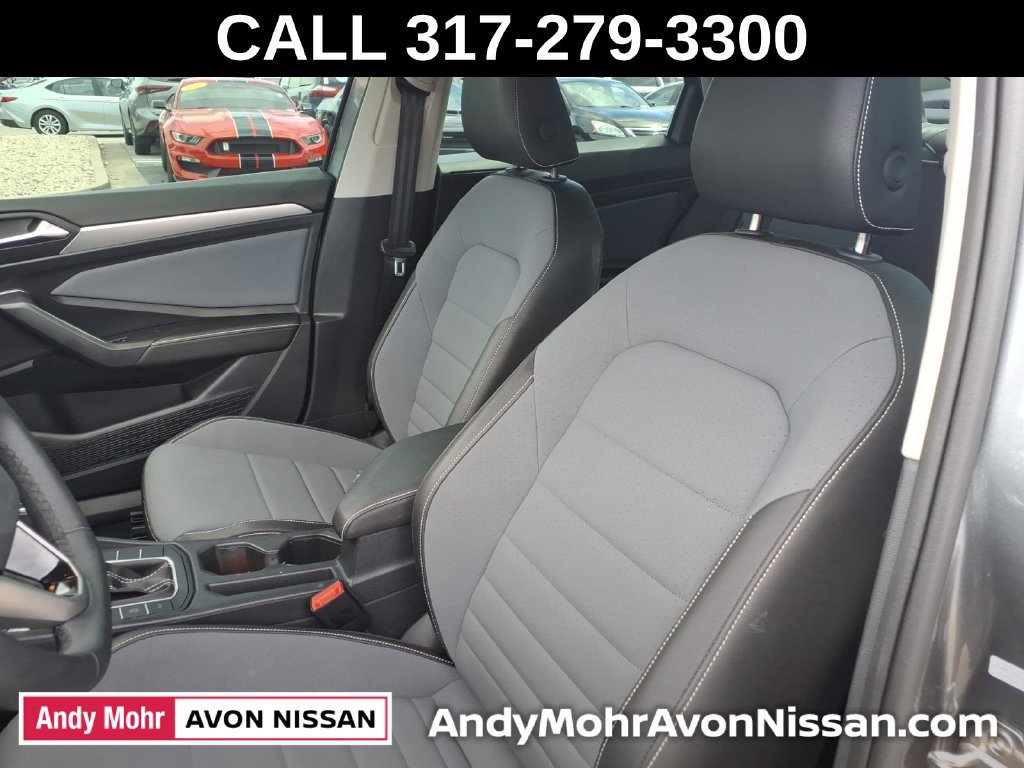Used 2025 Volkswagen Jetta SE FWD image 15