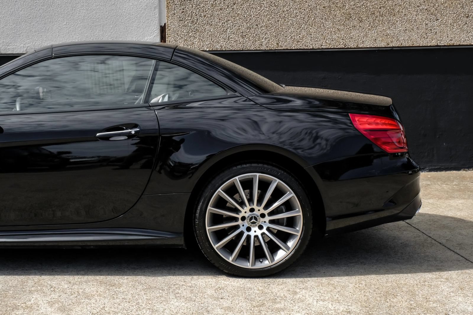 Used 2020 Mercedes-Benz SL 550 image 21