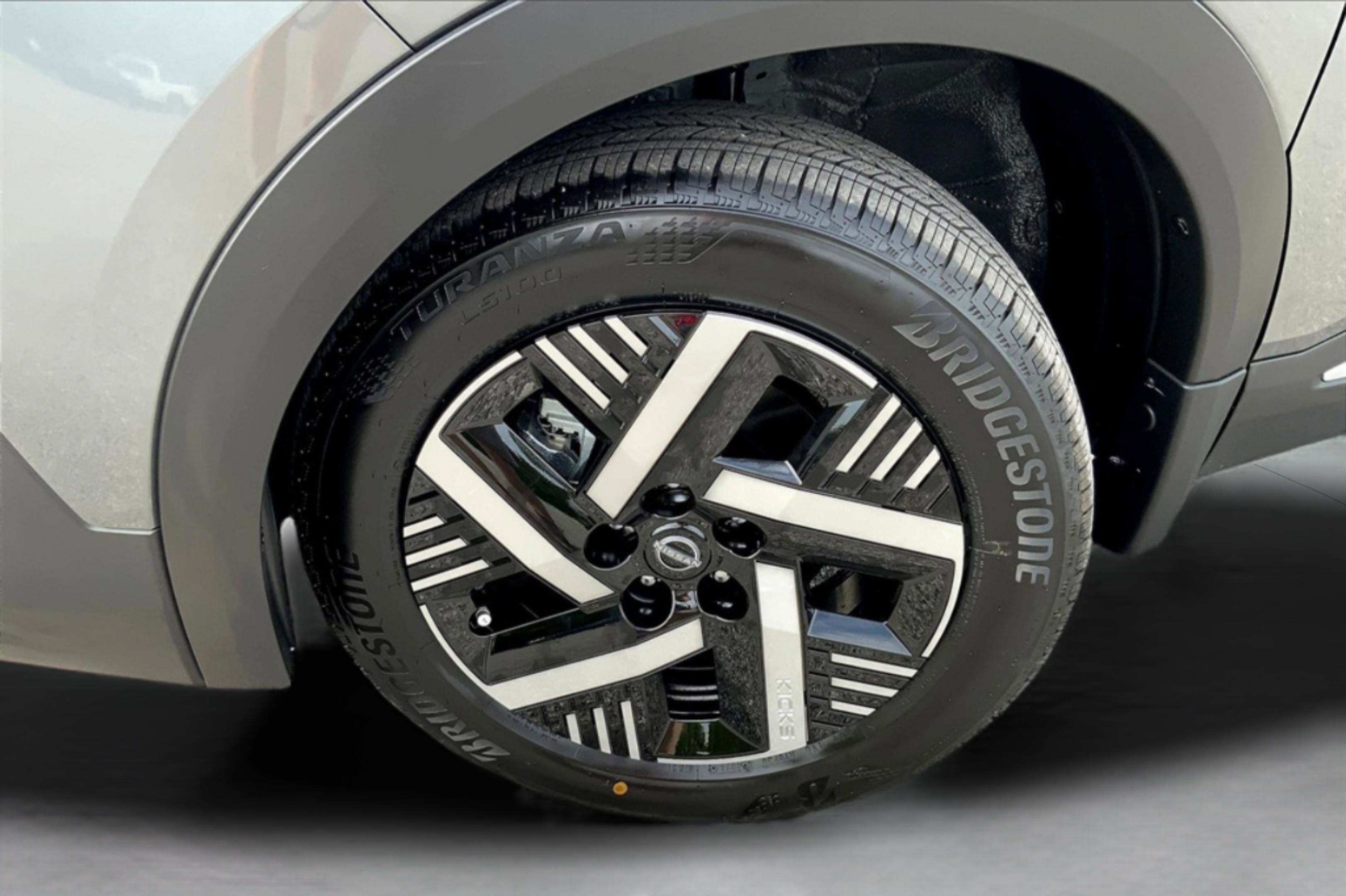 New 2025 Nissan Kicks SV w/ SV Premium Package image 12