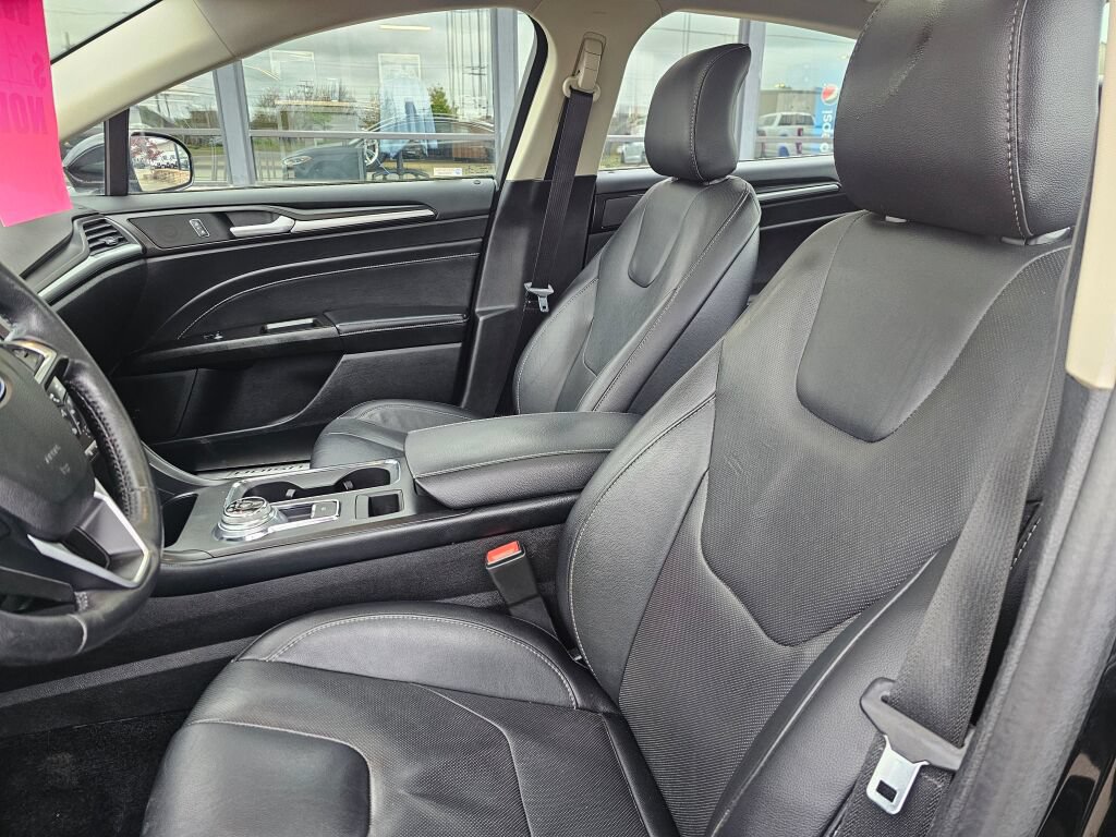 Used 2017 Ford Fusion Titanium AWD/4WD image 18