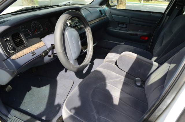 Used 1999 Ford Crown Victoria w/ CNG Package RWD image 5