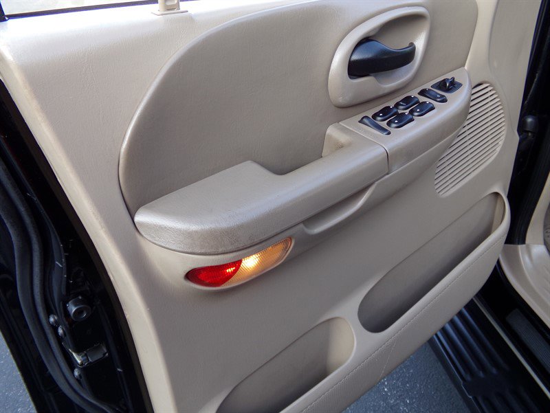 Used 2001 Ford F150 Lariat image 49