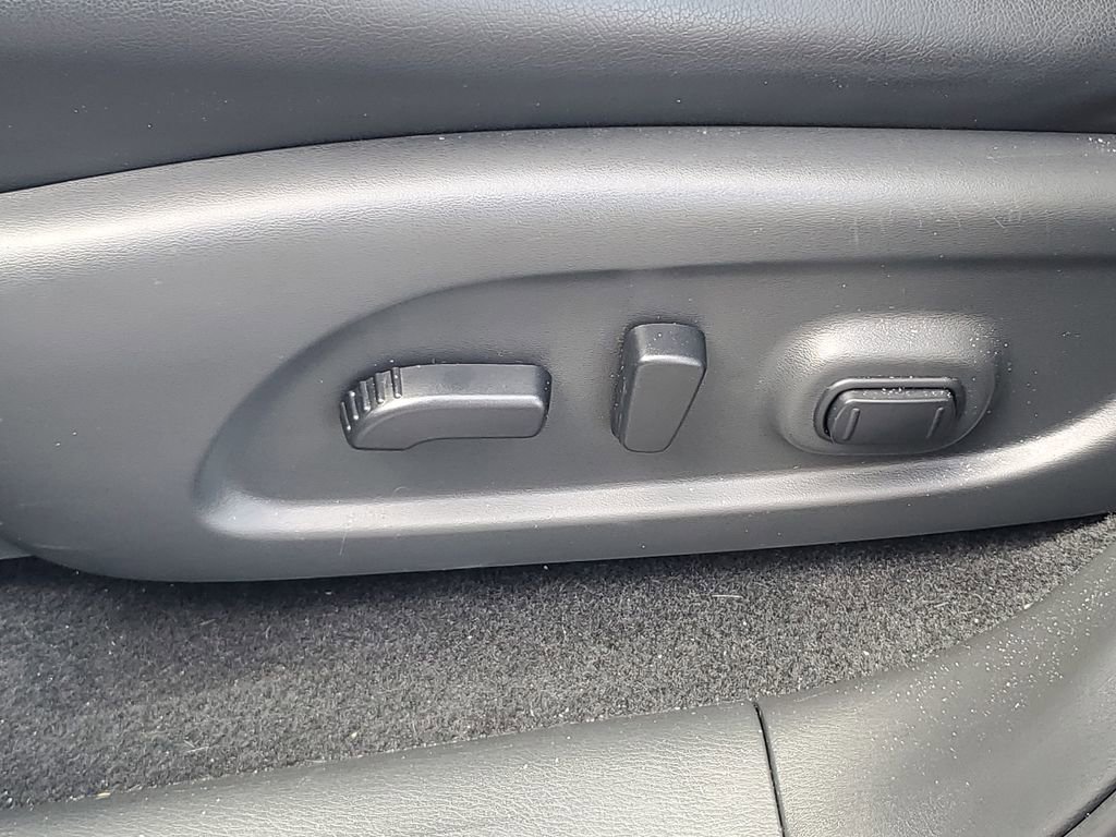 Used 2020 Nissan Pathfinder SL FWD image 16