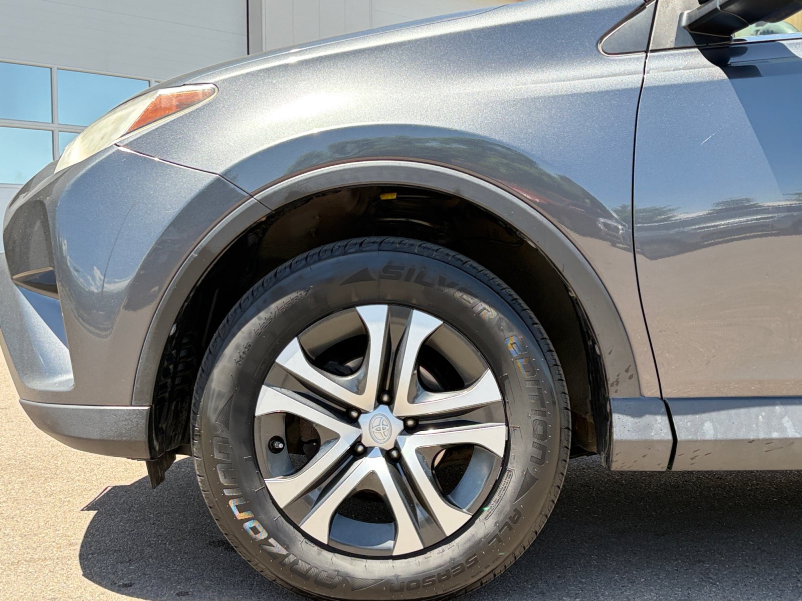 Used 2016 Toyota RAV4 LE AWD/4WD image 10