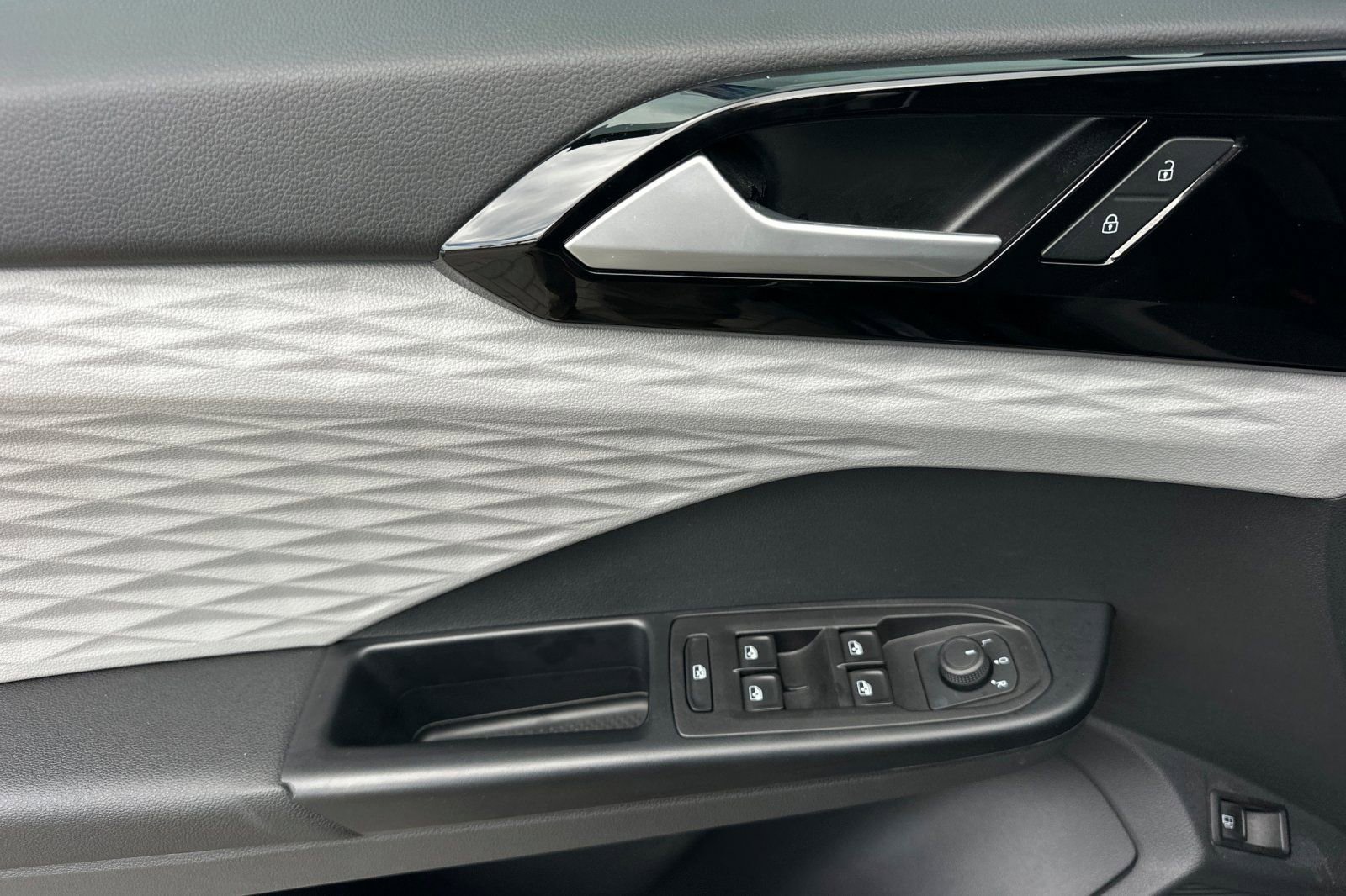 Used 2023 Volkswagen Taos S FWD image 11