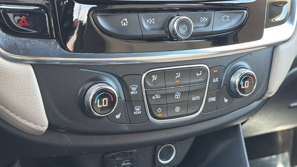 Used 2023 Chevrolet Traverse LT w/ LT Premium Package AWD/4WD image 14