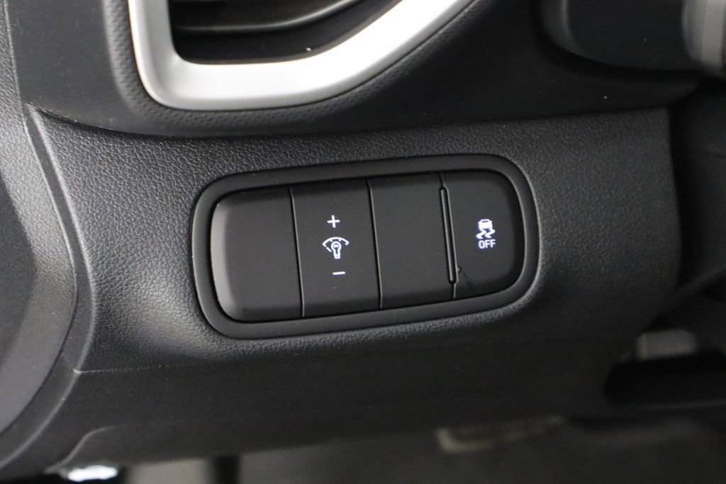 Used 2025 Hyundai Venue SEL FWD image 22