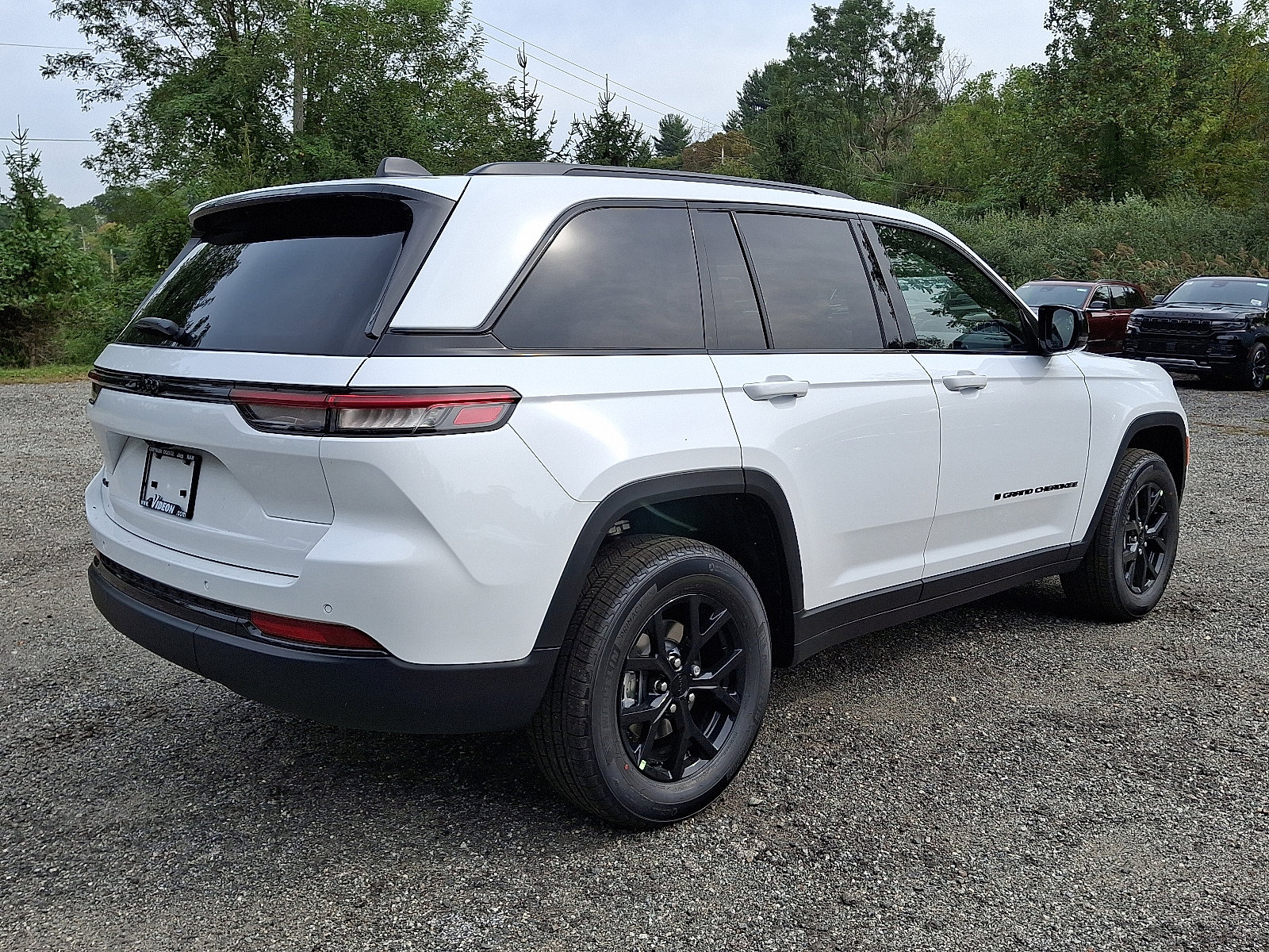 New 2025 Jeep Grand Cherokee Altitude image 4