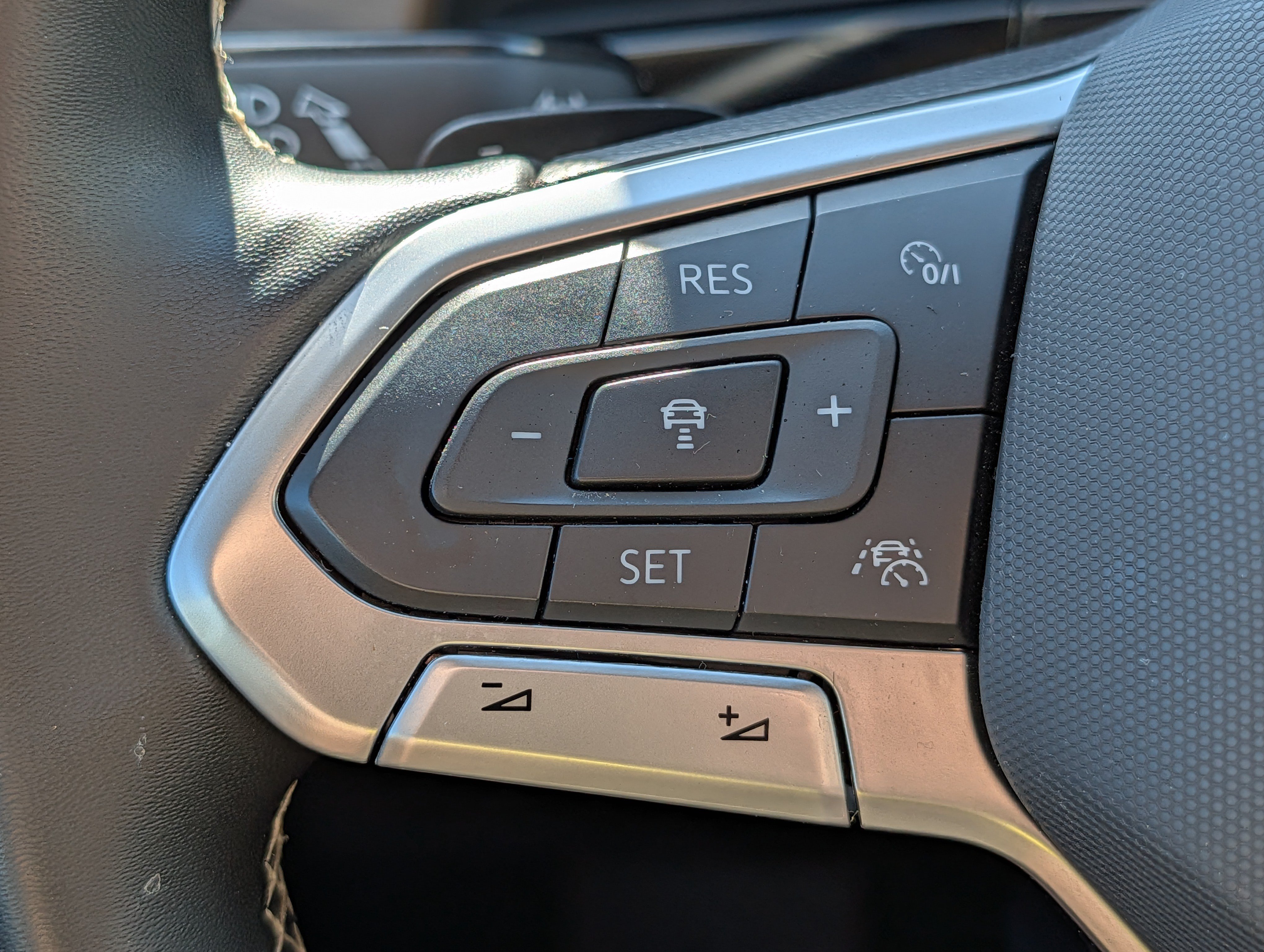 Certified 2025 Volkswagen Atlas SE AWD/4WD image 33