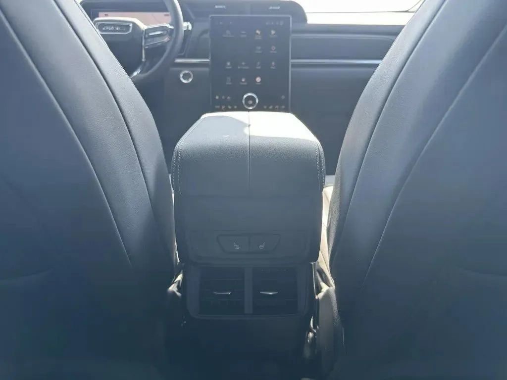 Used 2023 Chrysler Pacifica Touring-L image 19