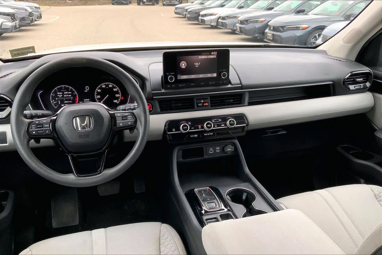 Used 2023 Honda Pilot LX image 7