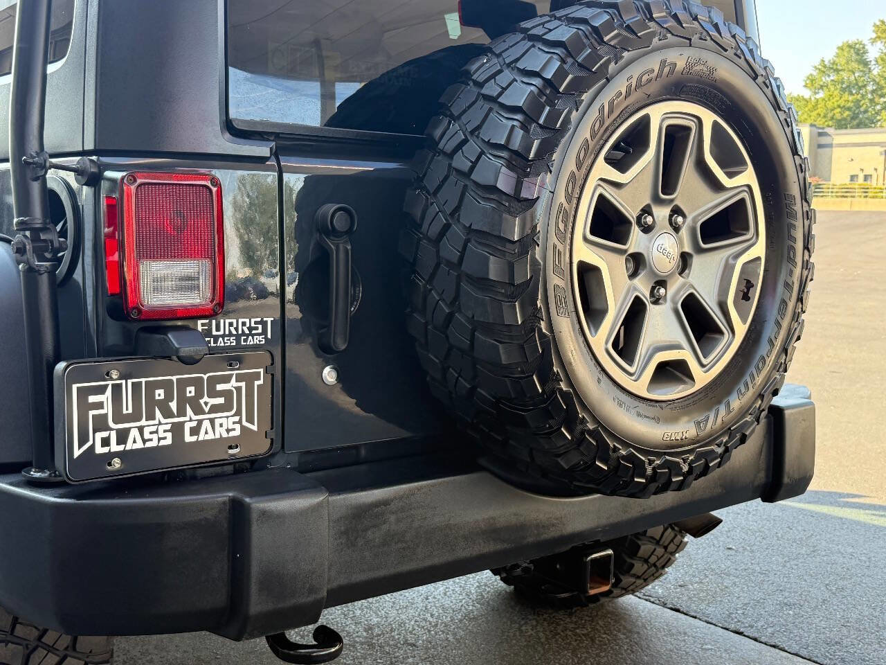 Used 2017 Jeep Wrangler Unlimited Rubicon w/ Cold Weather Group image 8