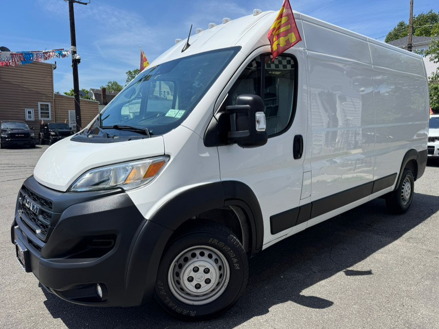 Used 2024 RAM ProMaster 2500 w/ Convenience Group FWD image 2