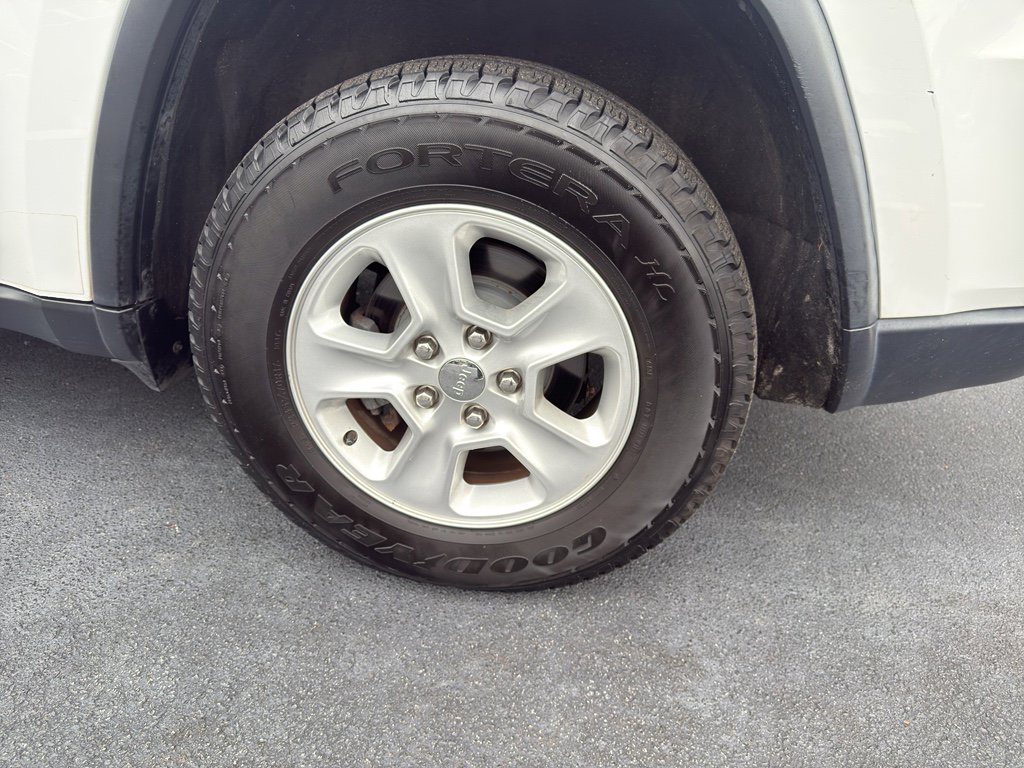 Used 2016 Jeep Grand Cherokee Laredo w/ Quick Order Package 23E image 7