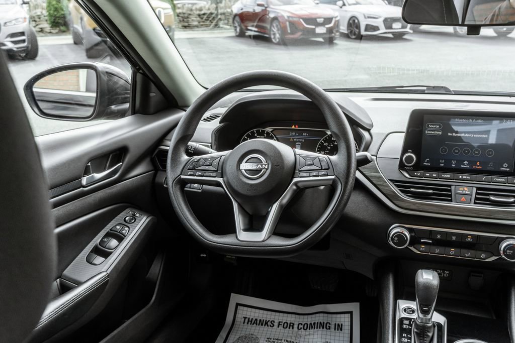 Used 2024 Nissan Altima 2.5 SV image 11