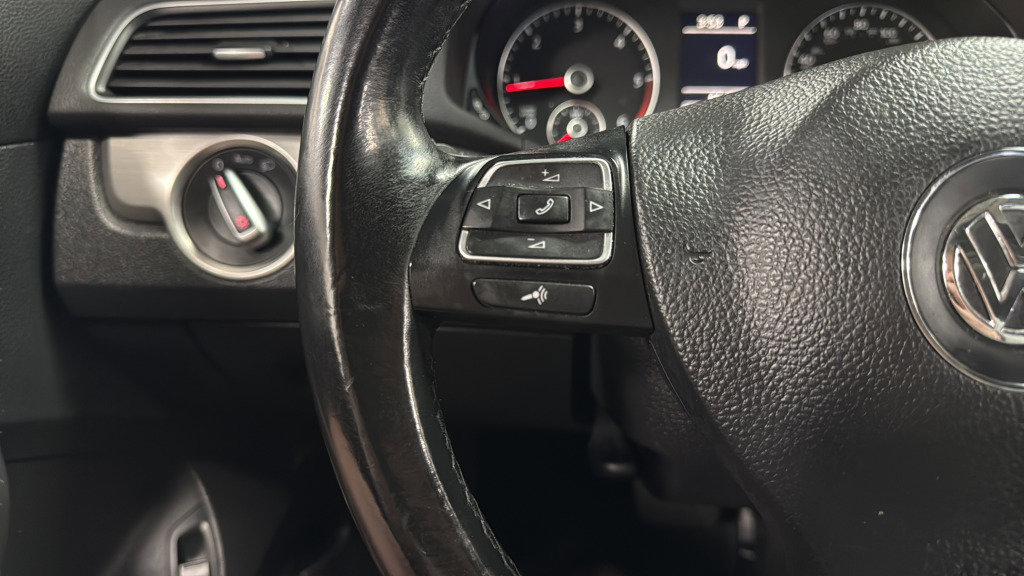 Used 2015 Volkswagen Passat TDI SE image 24