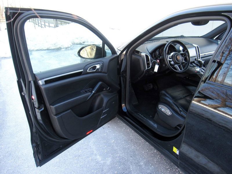 Used 2017 Porsche Cayenne Platinum Edition image 17