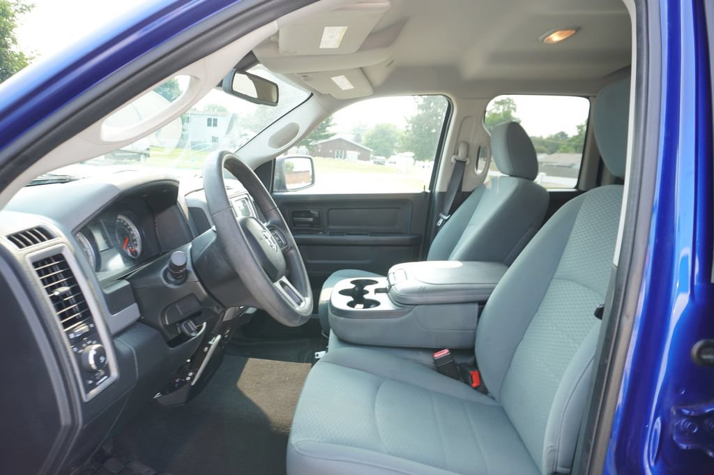 Used 2017 RAM 1500 Express AWD/4WD image 2