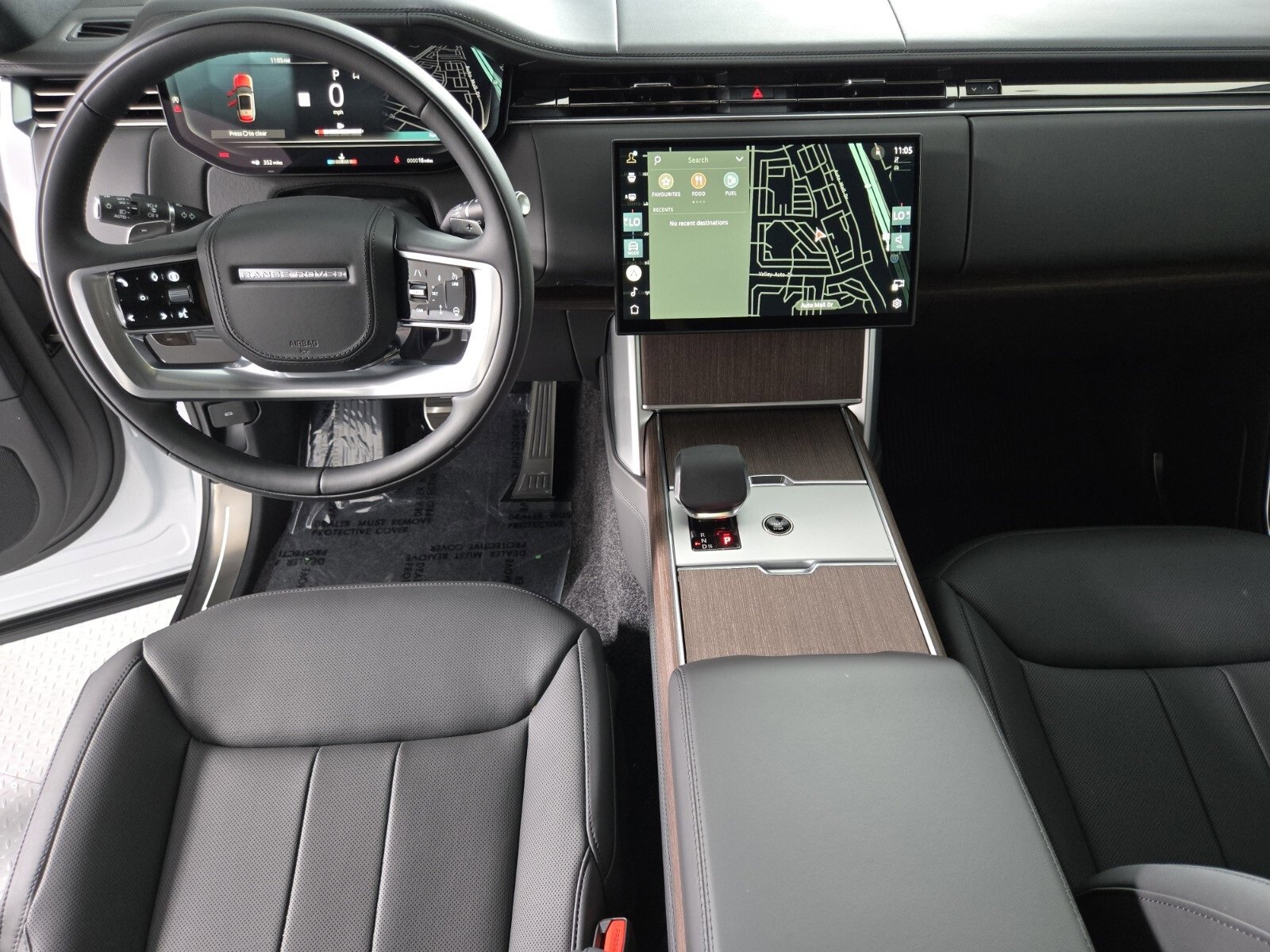 New 2025 Land Rover Range Rover Long Wheelbase SE image 4